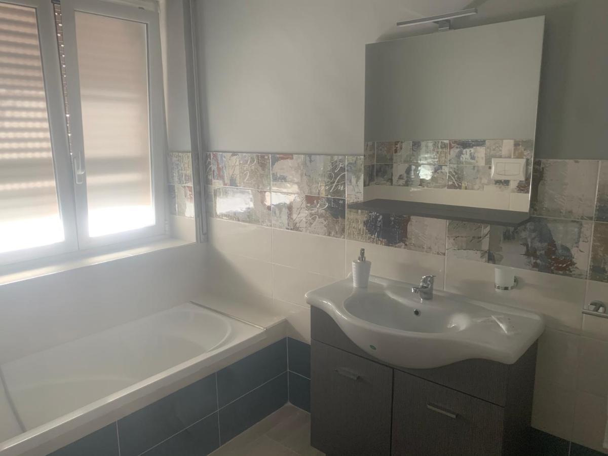 Le Stanze Di Dalia Bed & Breakfast Crotone Exterior photo